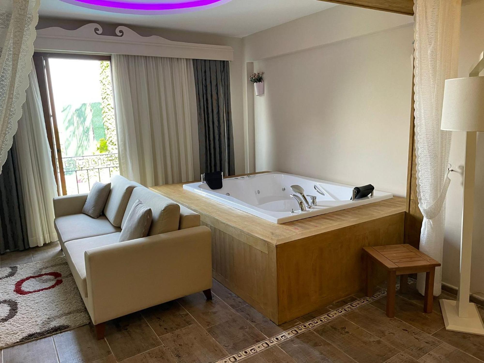 Alya Villa Hotel Turunç Exteriör bild